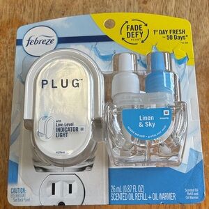 Febreze Plug Linen & Sky Scented Oil Refill with White Plug Warmer